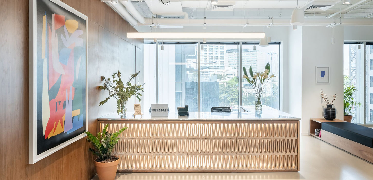 דלפק הקבלה ב-WeWork עזריאלי טאון